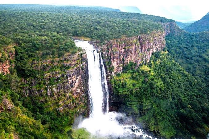 Lofoi Falls plunging over the Kundelungu plateau escarpment